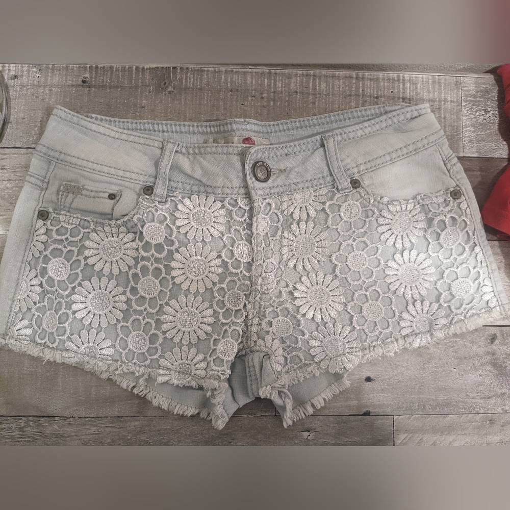 1st Kiss Denim Short Shorts with Flower Pattern Size UK 10 (US 6)